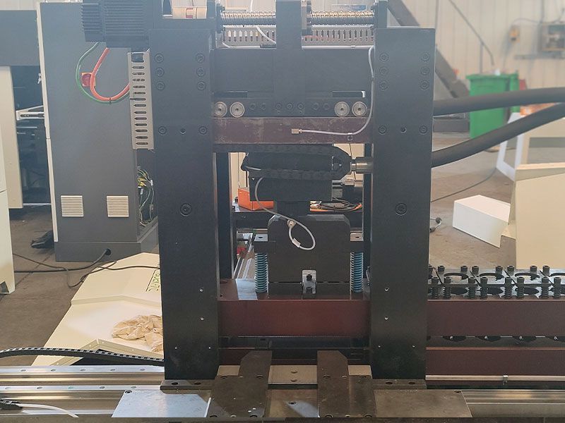 sistem pencekam servo busbar